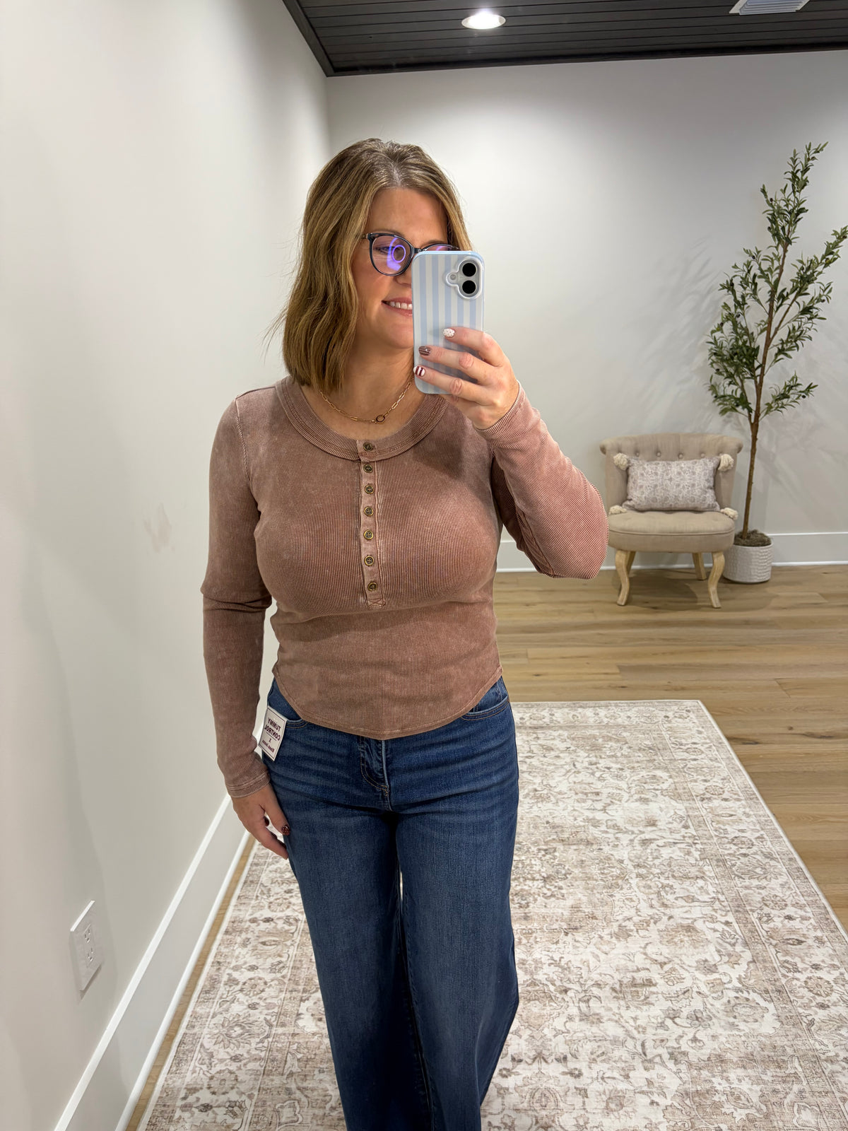 The Oakley Washed Henley Top - Cocoa